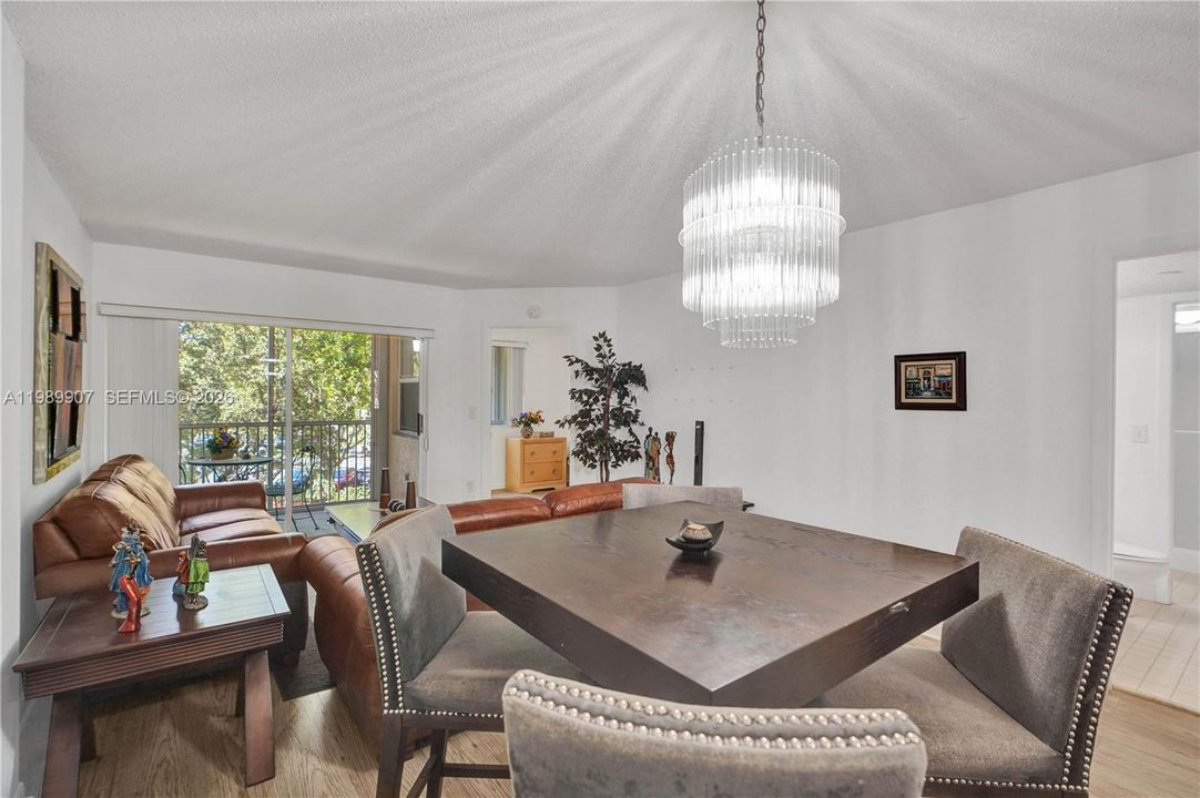 For Sale: $135,900 (2 beds, 1 baths, 981 Square Feet)