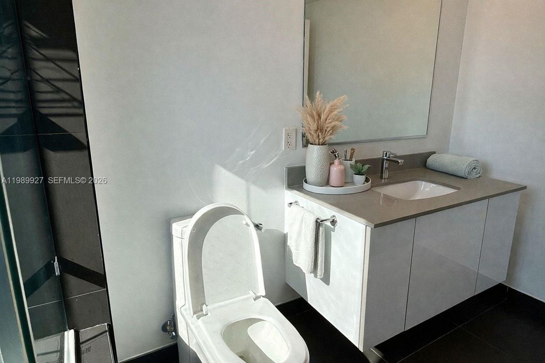 На продажу: $599,000 (2 спален, 2 ванн, 1055 Квадратных фут)