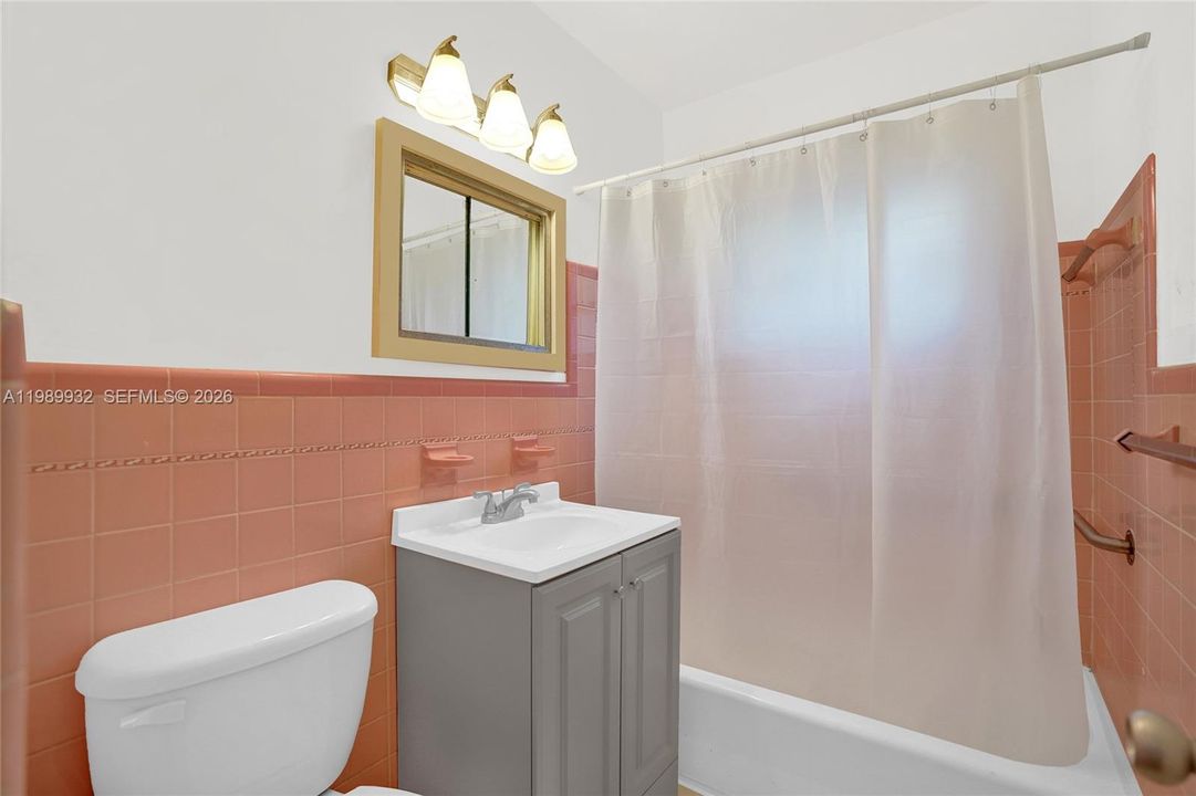 For Sale: $935,000 (2 beds, 1 baths, 1146 Square Feet)