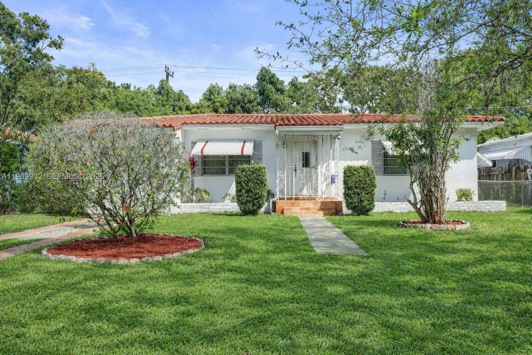 For Sale: $935,000 (2 beds, 1 baths, 1146 Square Feet)