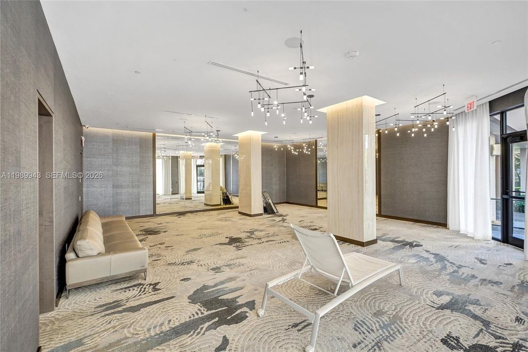 Под контрактом: $6,900 (2 спален, 2 ванн, 2018 Квадратных фут)