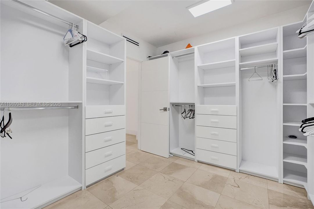 Под контрактом: $6,900 (2 спален, 2 ванн, 2018 Квадратных фут)