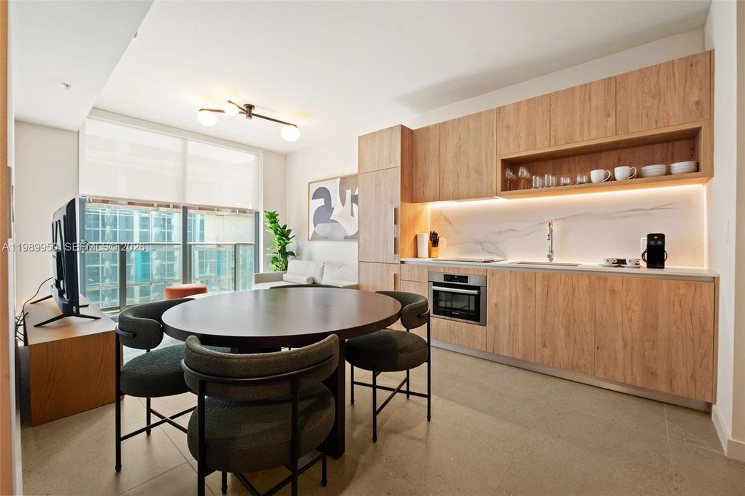 For Sale: $595,000 (1 beds, 1 baths, 600 Square Feet)