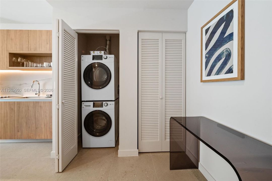 For Sale: $595,000 (1 beds, 1 baths, 600 Square Feet)