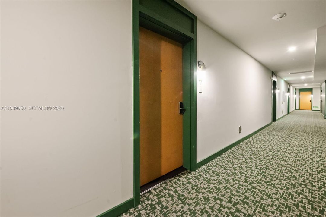 For Sale: $595,000 (1 beds, 1 baths, 600 Square Feet)