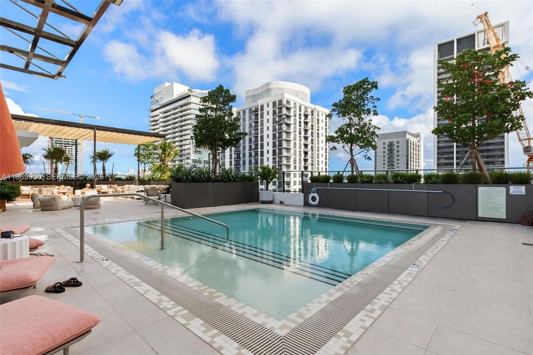 For Sale: $595,000 (1 beds, 1 baths, 600 Square Feet)