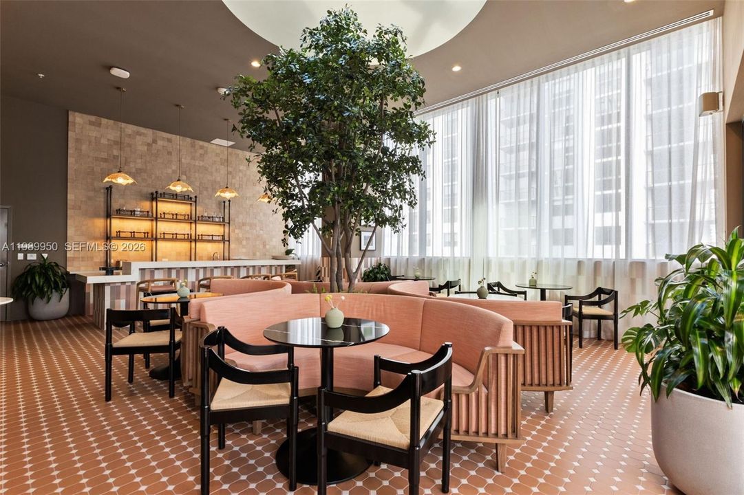 For Sale: $595,000 (1 beds, 1 baths, 600 Square Feet)