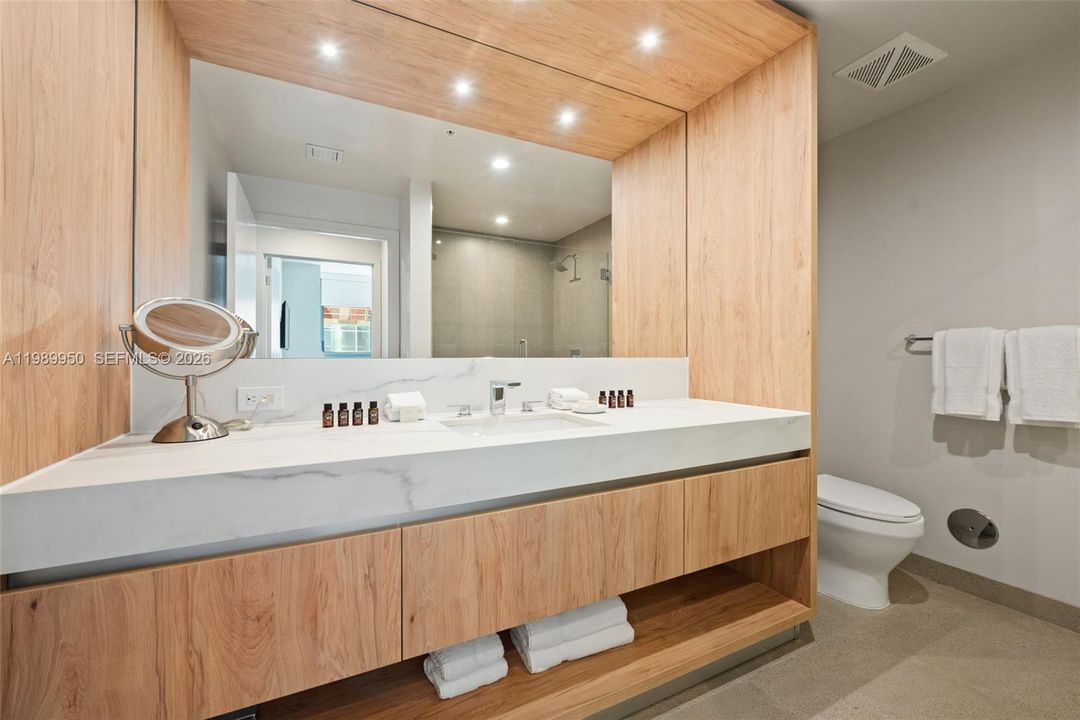 For Sale: $595,000 (1 beds, 1 baths, 600 Square Feet)