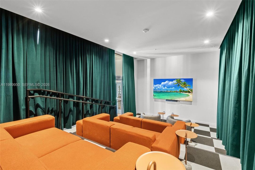 For Sale: $595,000 (1 beds, 1 baths, 600 Square Feet)