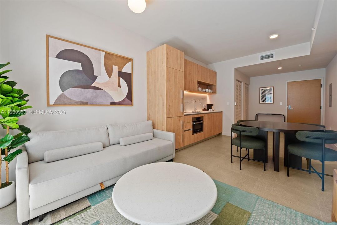 For Sale: $595,000 (1 beds, 1 baths, 600 Square Feet)