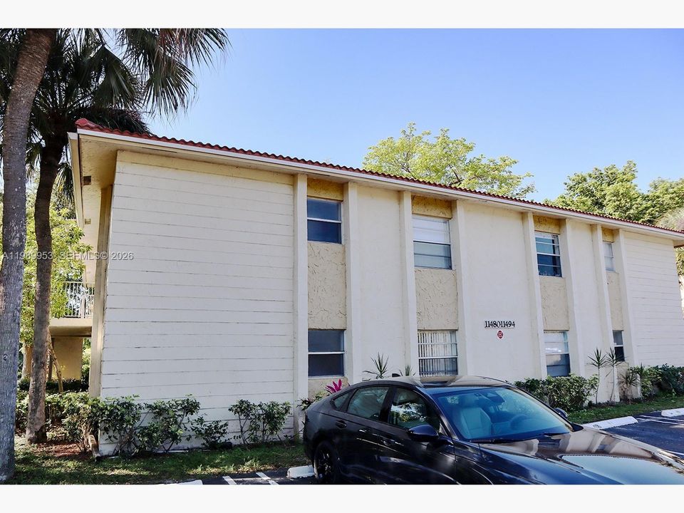 For Sale: $193,500 (2 beds, 2 baths, 740 Square Feet)