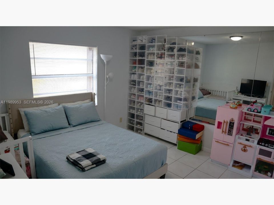 For Sale: $193,500 (2 beds, 2 baths, 740 Square Feet)