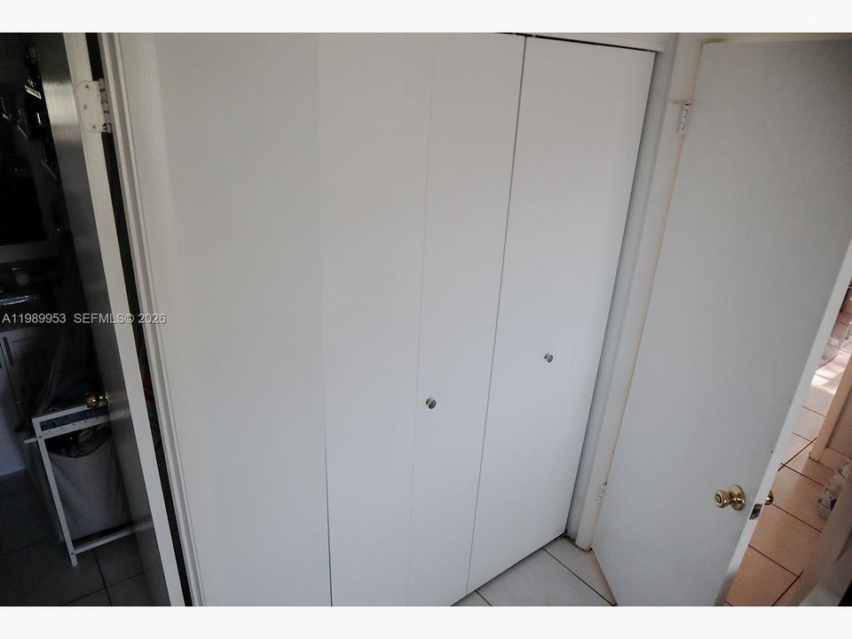 For Sale: $193,500 (2 beds, 2 baths, 740 Square Feet)