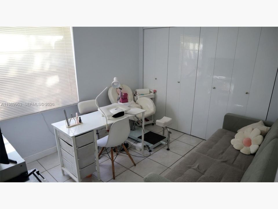For Sale: $193,500 (2 beds, 2 baths, 740 Square Feet)