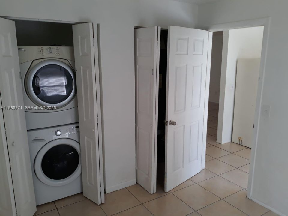 На продажу: $179,000 (3 спален, 1 ванн, 942 Квадратных фут)