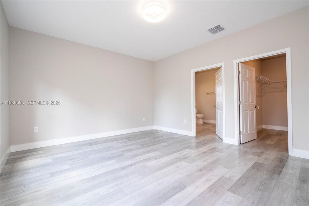 Недавно продано: $349,000 (3 спален, 2 ванн, 1904 Квадратных фут)