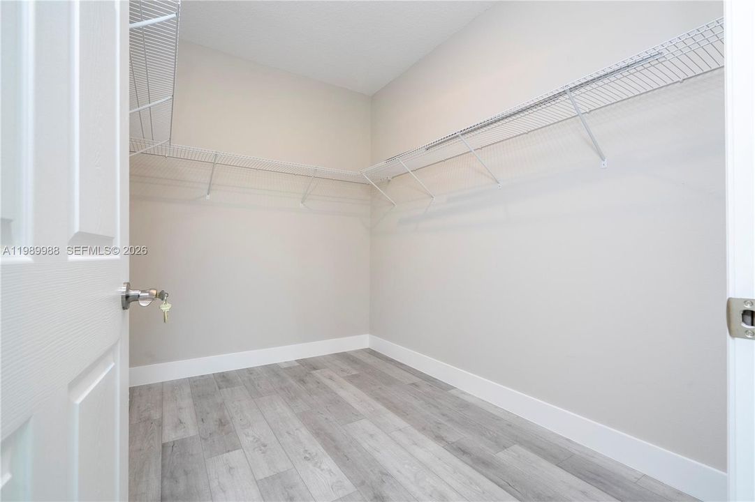 Недавно продано: $349,000 (3 спален, 2 ванн, 1904 Квадратных фут)