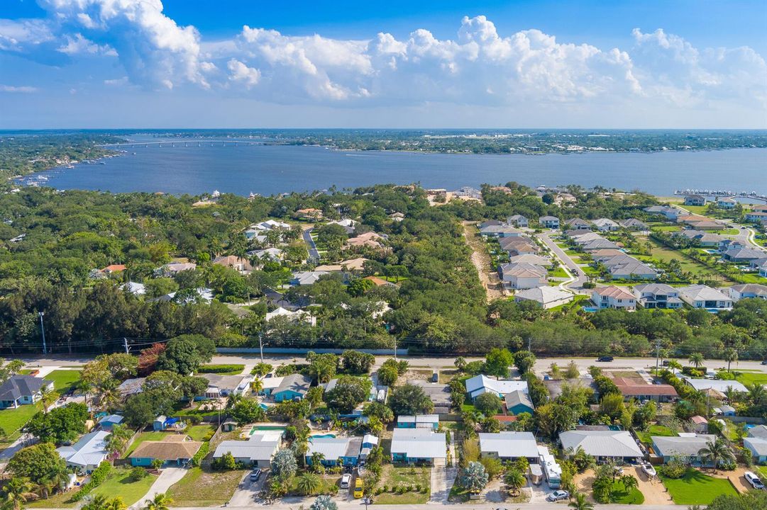 2574 NE Roberta St, Jensen Beach, FL 349
