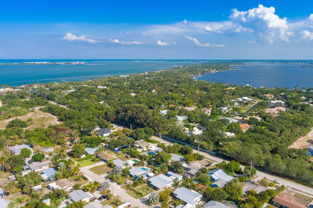 2574 NE Roberta St, Jensen Beach, FL 349