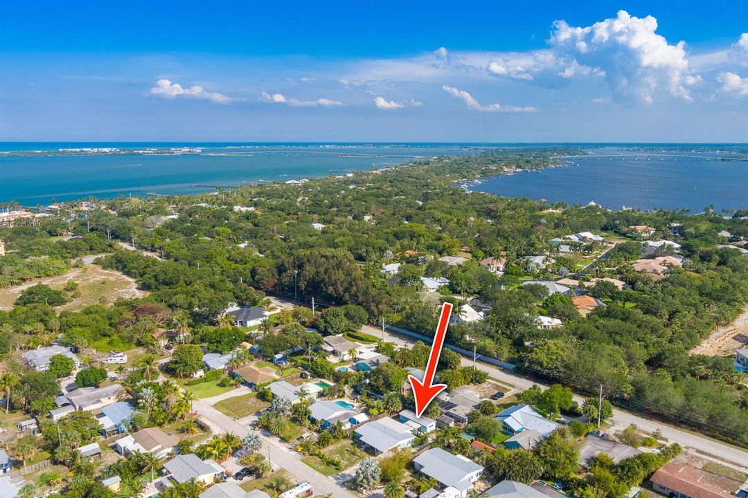 2574 NE Roberta St, Jensen Beach, FL 349