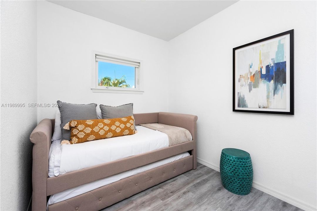 For Rent: $37,500 (7 beds, 5 baths, 3704 Square Feet)
