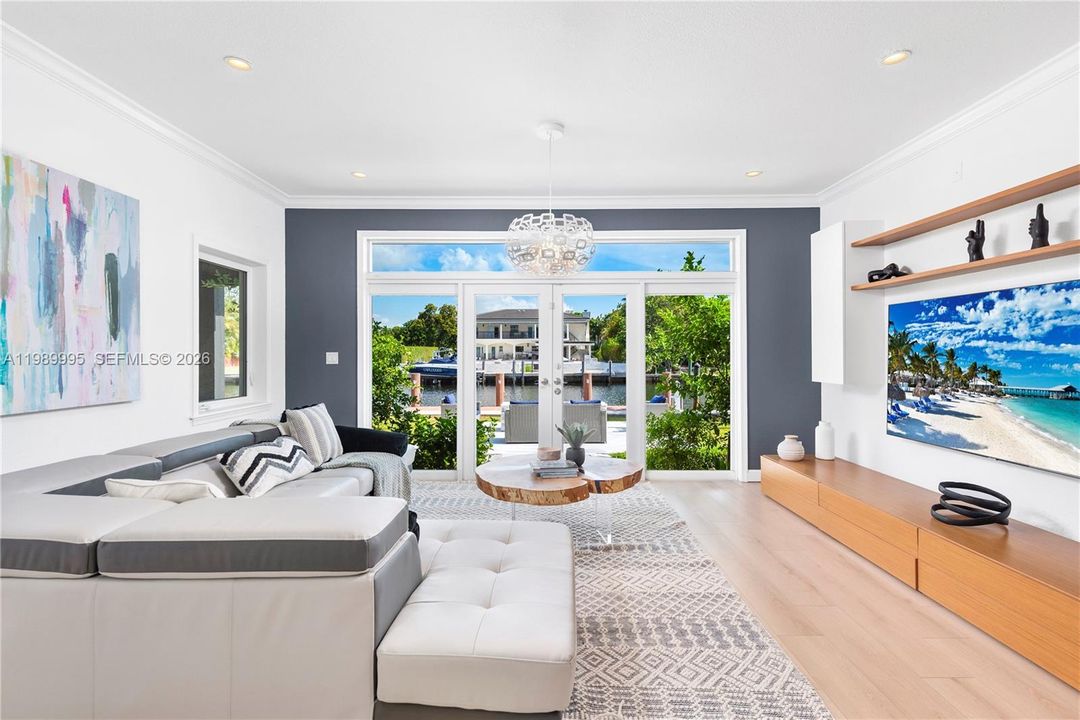 For Rent: $37,500 (7 beds, 5 baths, 3704 Square Feet)