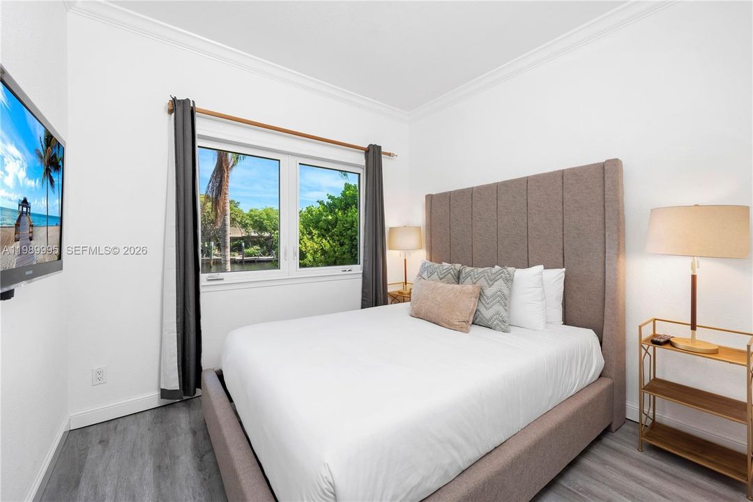 For Rent: $37,500 (7 beds, 5 baths, 3704 Square Feet)