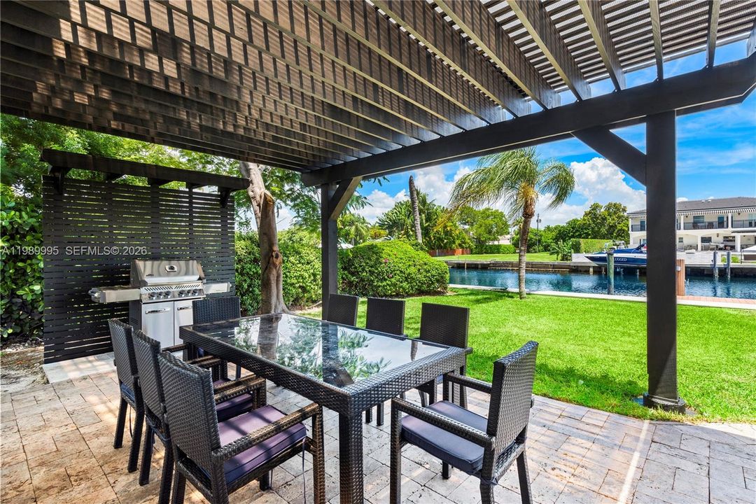 For Rent: $37,500 (7 beds, 5 baths, 3704 Square Feet)