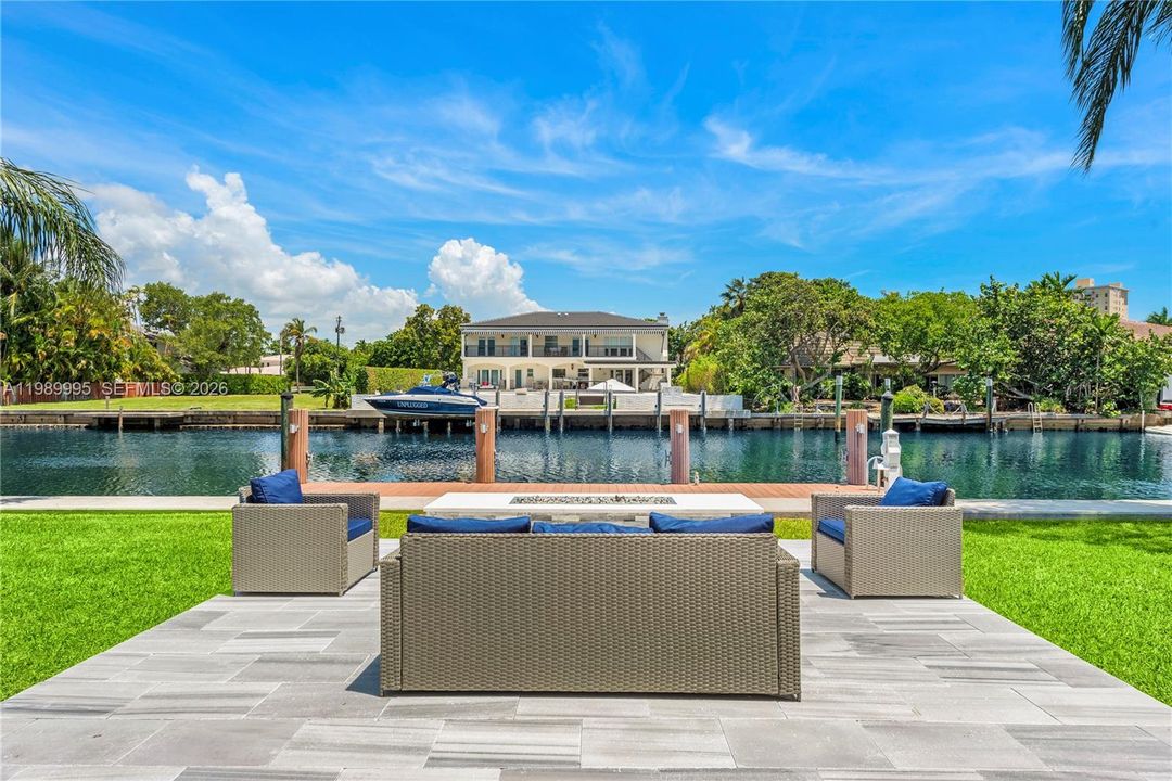 For Rent: $37,500 (7 beds, 5 baths, 3704 Square Feet)