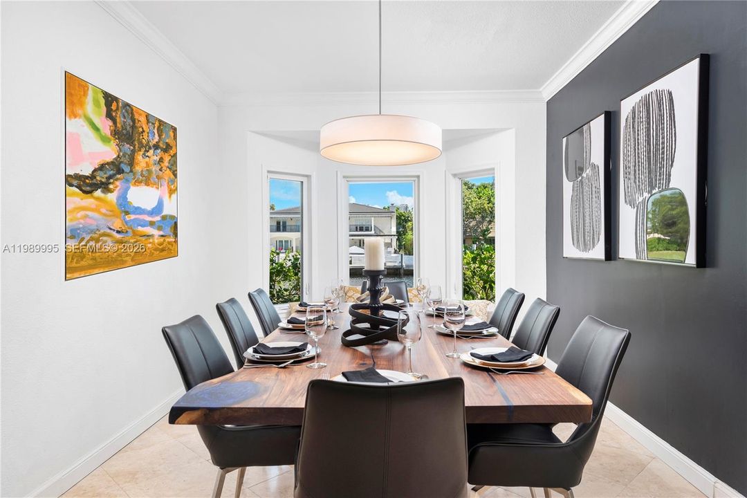 For Rent: $37,500 (7 beds, 5 baths, 3704 Square Feet)