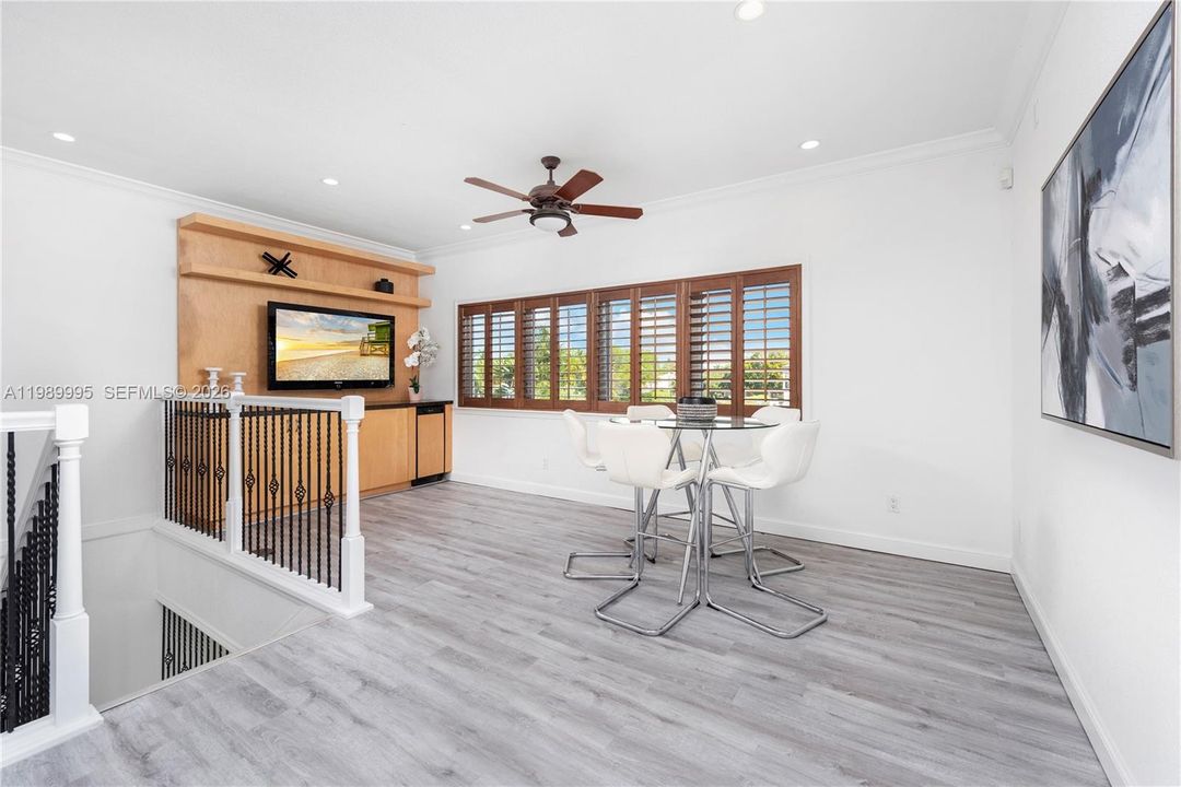For Rent: $37,500 (7 beds, 5 baths, 3704 Square Feet)