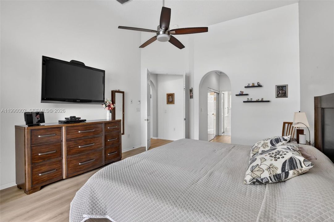Active With Contract: $990,000 (5 beds, 3 baths, 2791 Square Feet)