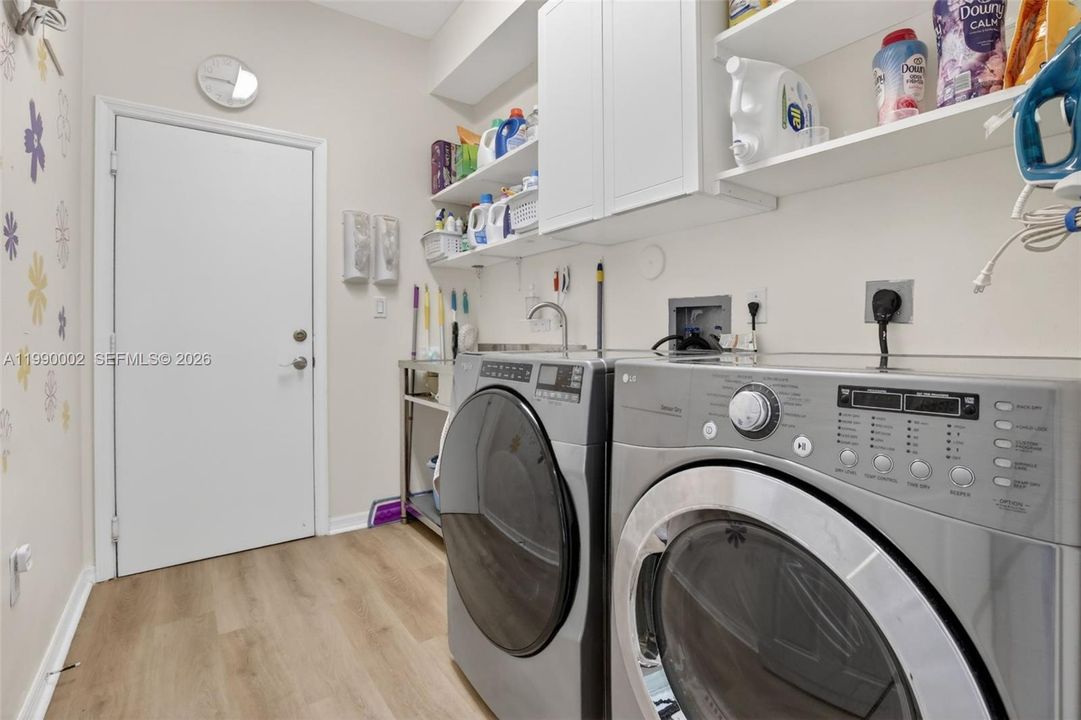 Active With Contract: $990,000 (5 beds, 3 baths, 2791 Square Feet)