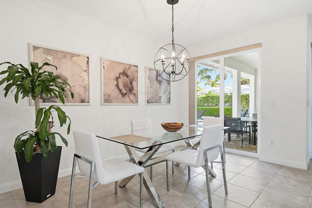 3443 DINING AREA TO PATIO