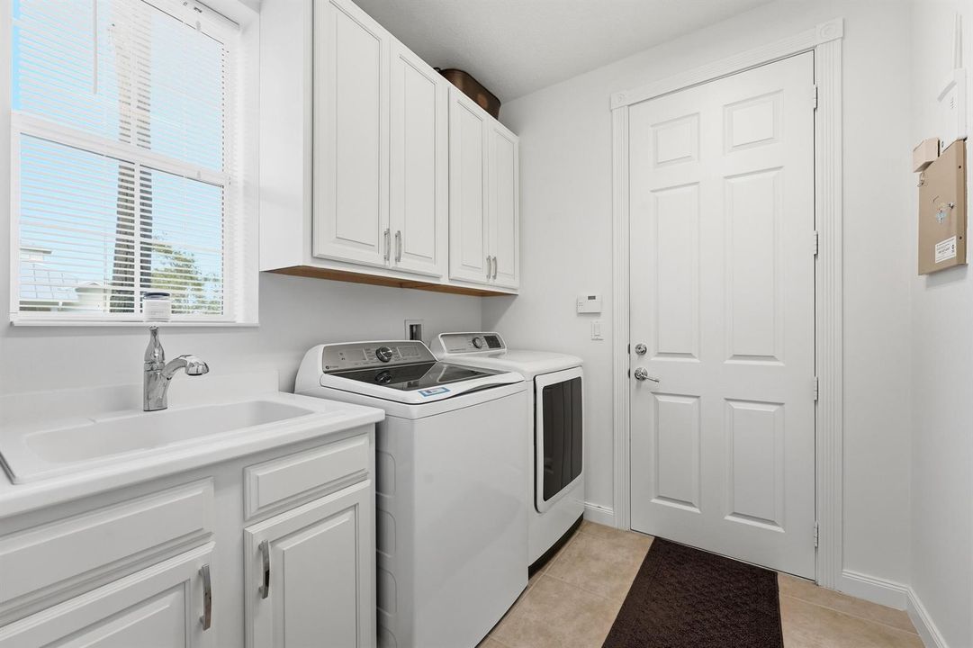 1ST FLOOR LAUNDRY ROOM MUD ROOM