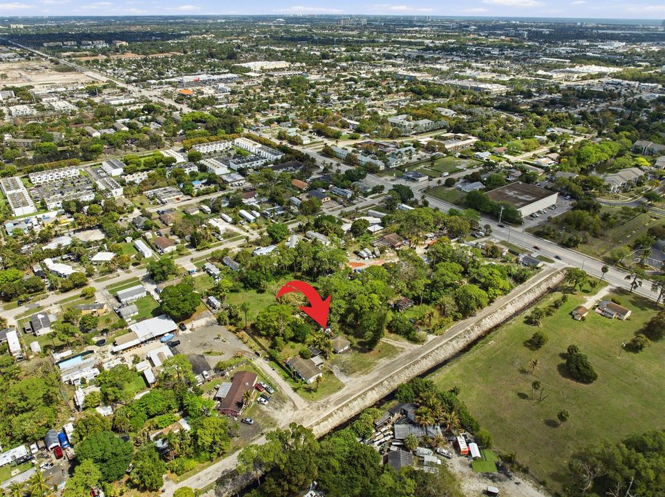 5133_Pine_Grove_Dr_002_Arrow