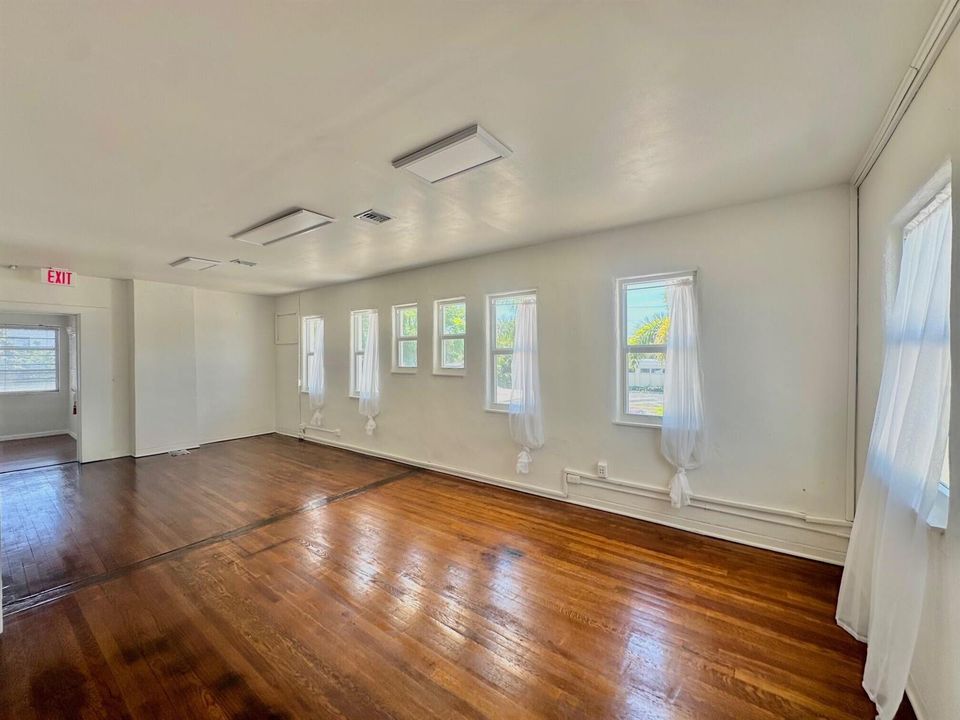 Leased 2nd floor