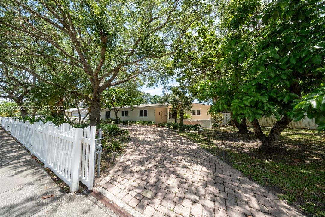 For Sale: $1,335,000 (4 beds, 2 baths, 2680 Square Feet)