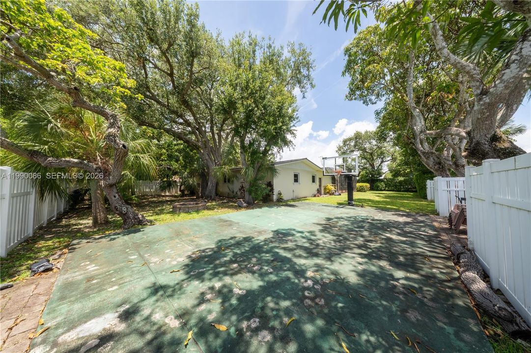 For Sale: $1,335,000 (4 beds, 2 baths, 2680 Square Feet)