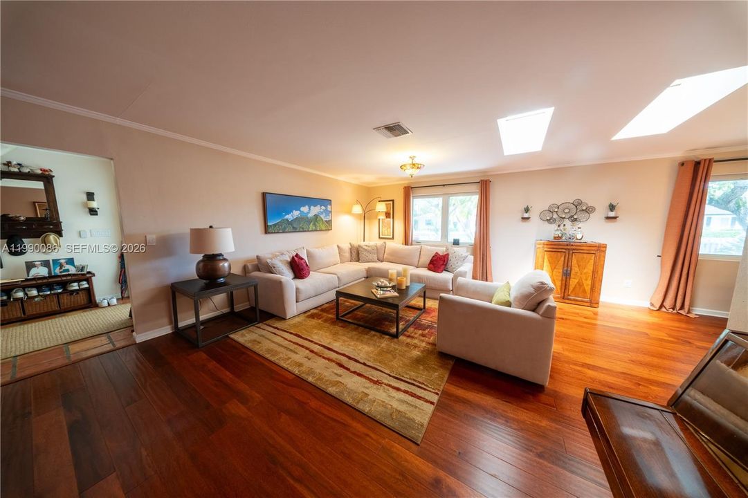 For Sale: $1,335,000 (4 beds, 2 baths, 2680 Square Feet)