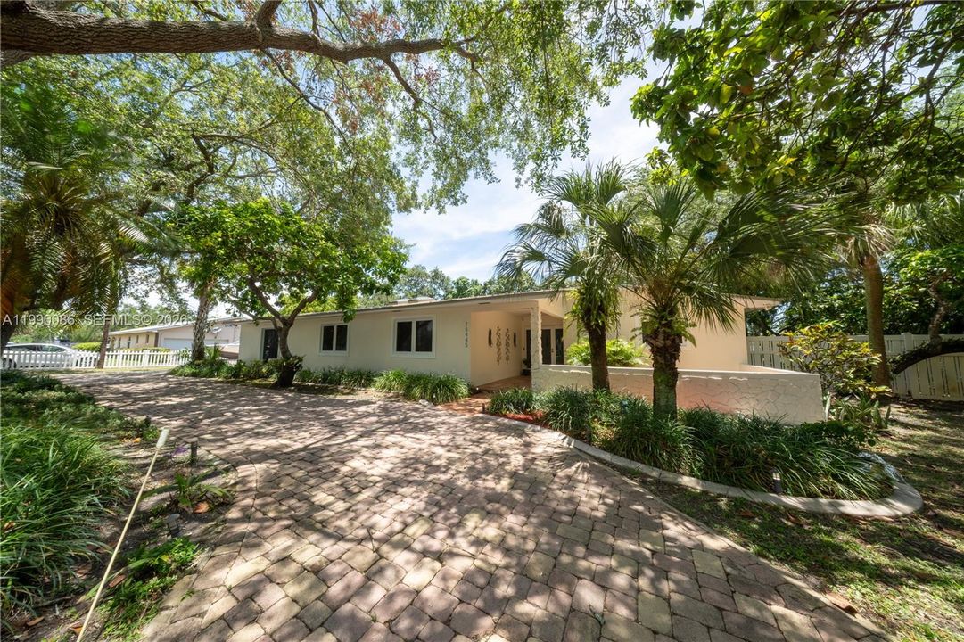 For Sale: $1,335,000 (4 beds, 2 baths, 2680 Square Feet)
