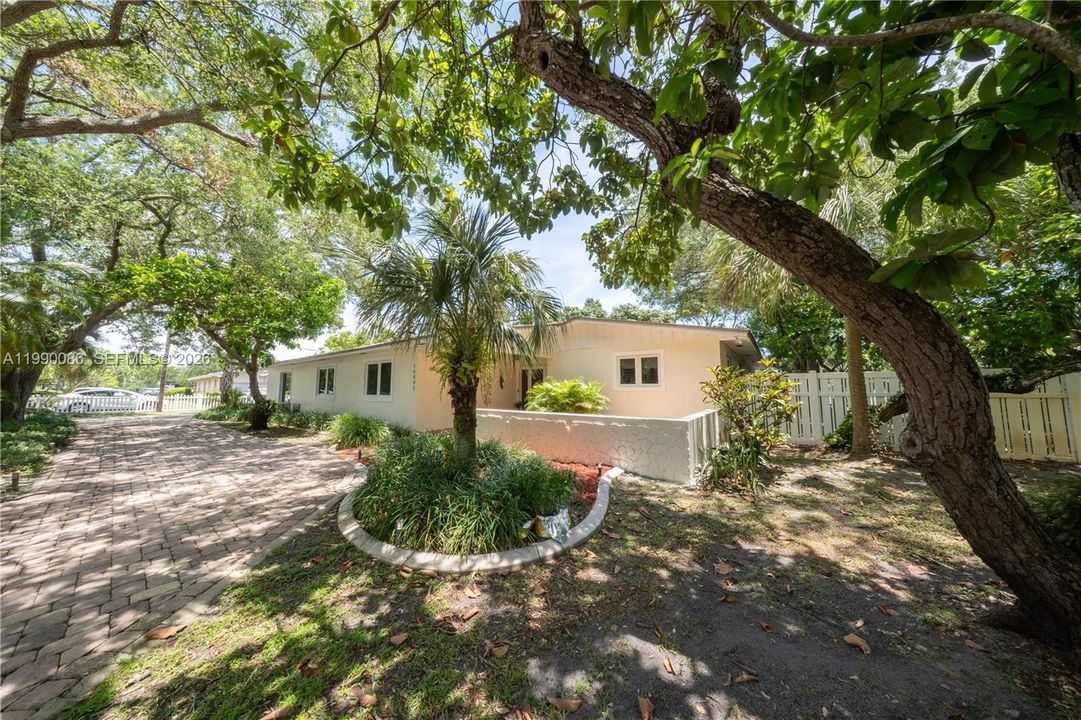 For Sale: $1,335,000 (4 beds, 2 baths, 2680 Square Feet)