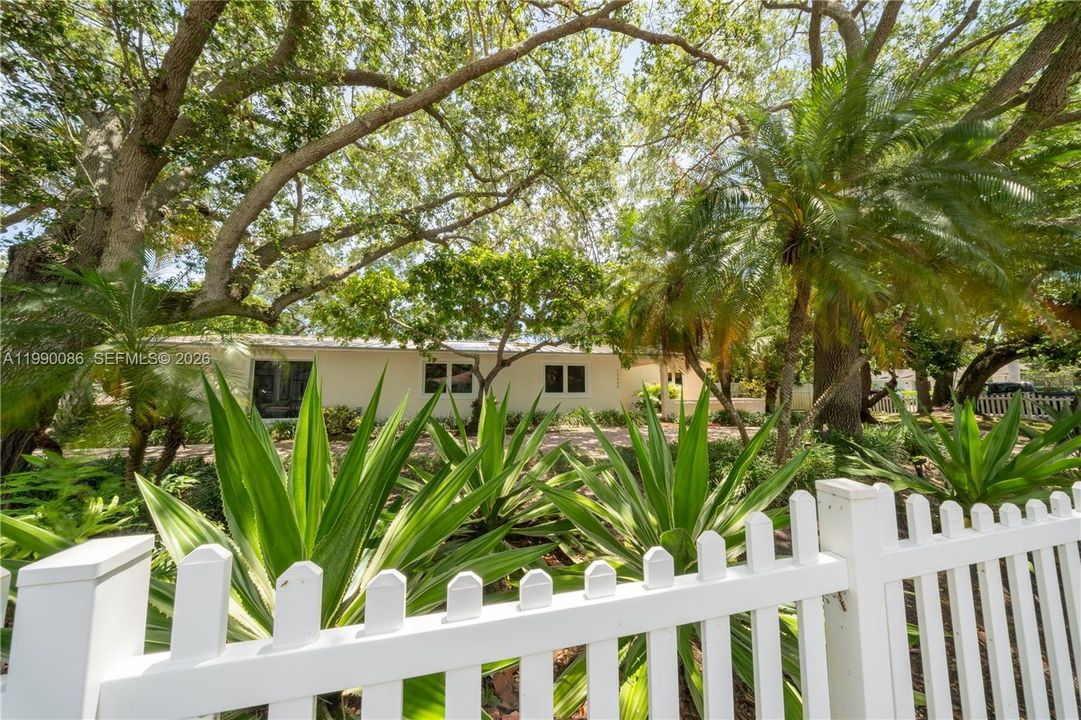 For Sale: $1,335,000 (4 beds, 2 baths, 2680 Square Feet)