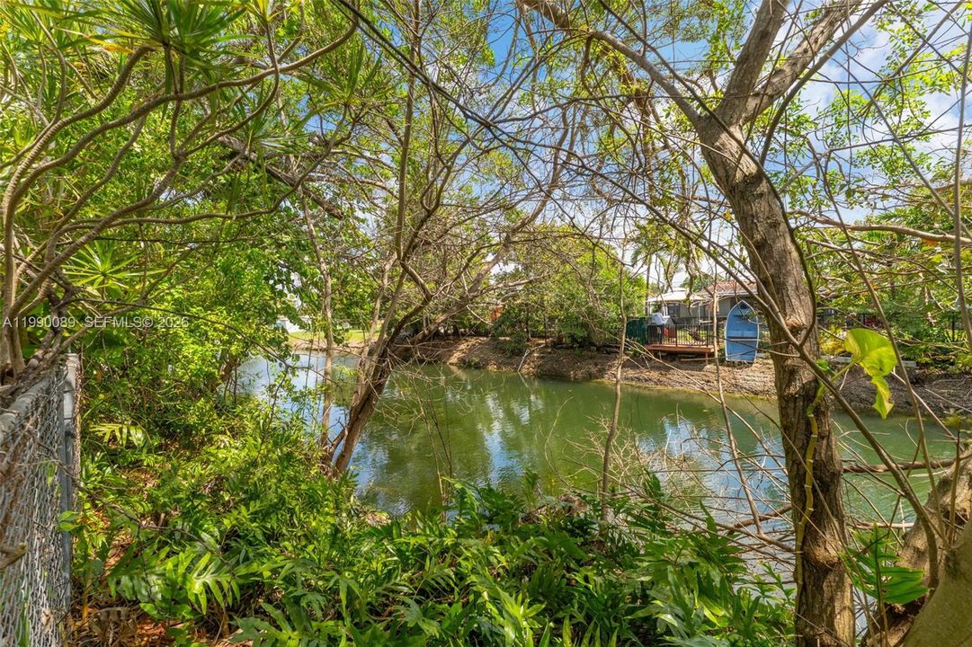 Recently Sold: $650,000 (4 beds, 2 baths, 1436 Square Feet)