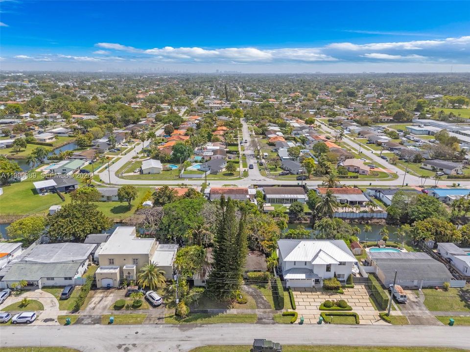 Recently Sold: $650,000 (4 beds, 2 baths, 1436 Square Feet)