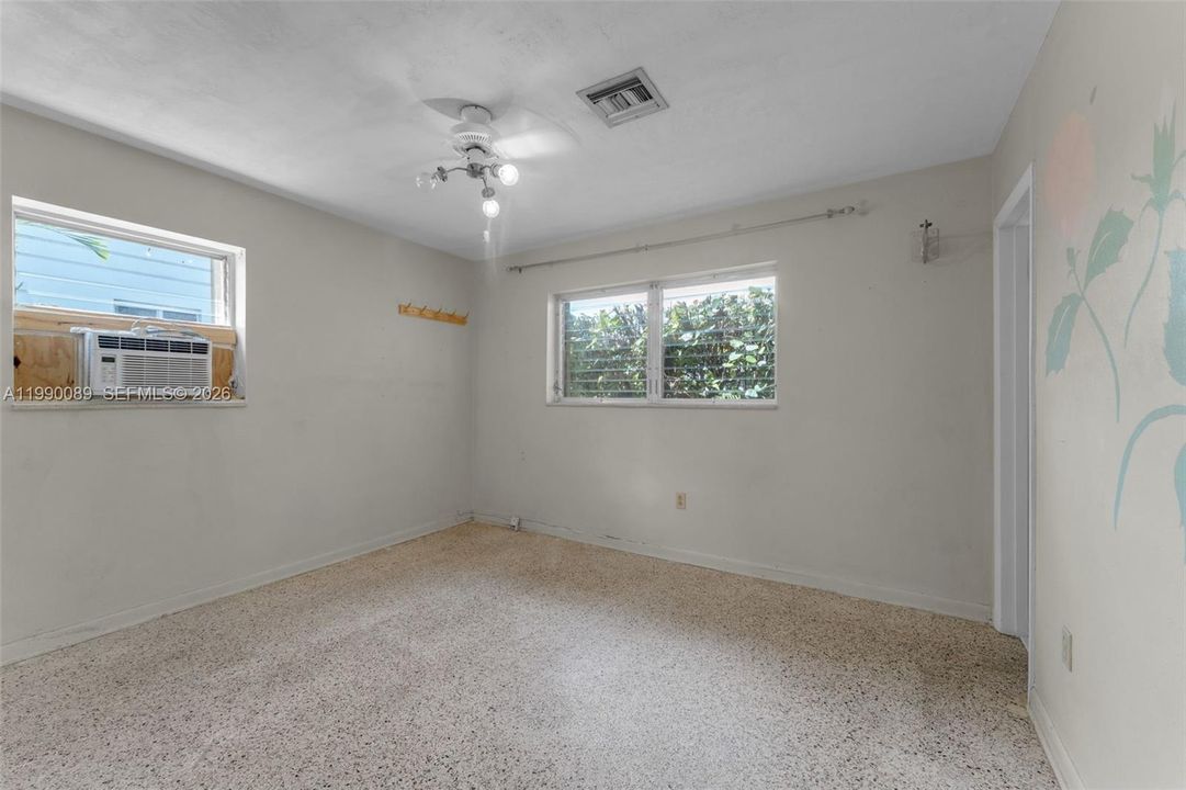 Recently Sold: $650,000 (4 beds, 2 baths, 1436 Square Feet)