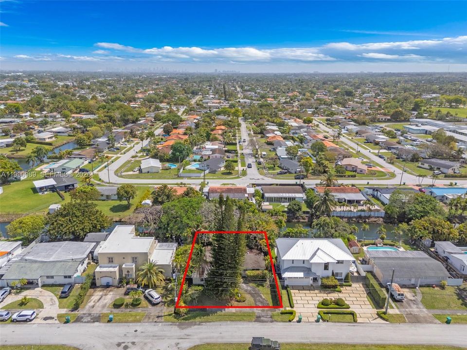 Recently Sold: $650,000 (4 beds, 2 baths, 1436 Square Feet)