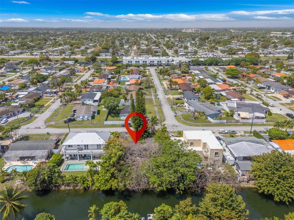 Recently Sold: $650,000 (4 beds, 2 baths, 1436 Square Feet)