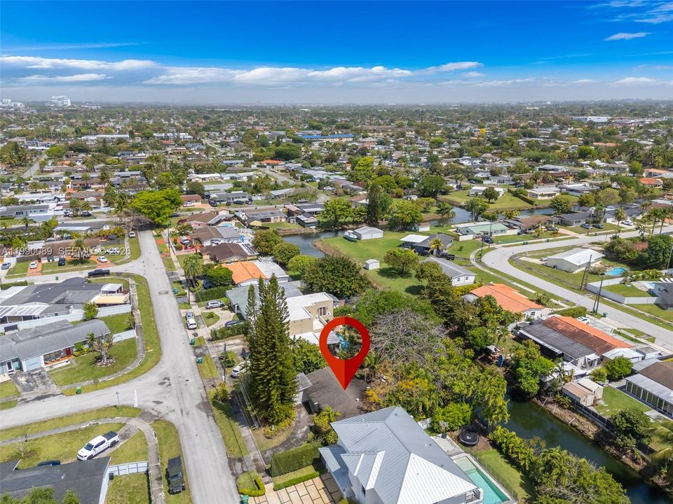 Recently Sold: $650,000 (4 beds, 2 baths, 1436 Square Feet)