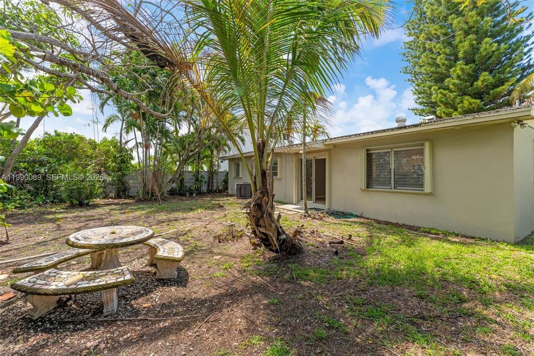 Recently Sold: $650,000 (4 beds, 2 baths, 1436 Square Feet)